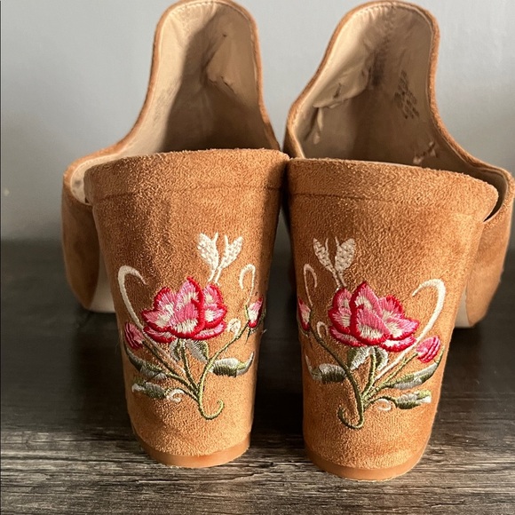 Coconuts by Matisse Tan Floral Embroidered Mules Size 9.5 - Picture 4 of 7